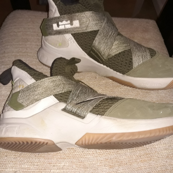 Tennis - Picture 2 of 2